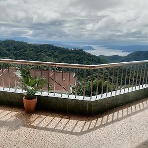 Family Room Lake View